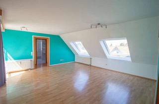 Wohnung kaufen in 88356 Ostrach, Zentral wohnen mit Weitblick – 3-Zimmer-Dachgeschosswohnung mit Loggia