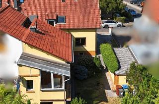 Doppelhaushälfte kaufen in 65795 Hattersheim, Zwei Gebäude auf grünem Grundstück: Doppelhaushälfte mit Hinterhaus in Hattersheim-Okriftel
