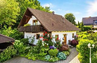 Einfamilienhaus kaufen in 32584 Löhne, Modernisiert & bezugsfertig: Einfamilienhaus mit Gartenhaus und Doppelcarport!