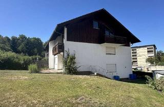 Doppelhaushälfte kaufen in 83301 Traunreut, Großzügige Doppelhaushälfte in zentraler Lage - Split-Level-Wohnen mit Süd-Terrasse und drei Garagen