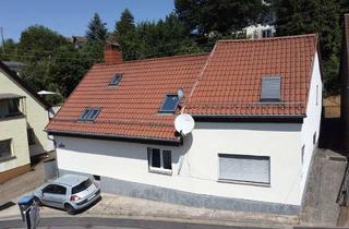 Haus kaufen in 66687 Wadern, Freistehendes Wohnhaus mit drei separat nutzbaren Wohneinheiten