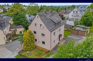 Haus kaufen in 95239 Zell, Charmantes Zweifamilienhaus mit großem Garten im Herzen von Zell