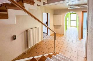 Haus kaufen in 91452 Wilhermsdorf, Raum für Ideen: Großzügiges Wohnhaus mit Garage, Hof und Scheune