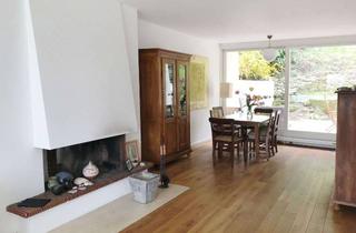 Haus mieten in 61476 Kronberg, Stilvolles Reihenhaus am Viktoriapark – großzügiges Wohnen mit Kamin, Terrasse und Garage