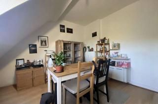 Wohnung mieten in 50354 Hürth, Wohnen im Grünen nahe Köln: 2,5-Zimmer-Dachgeschosswohnung mit Einbauküche in Hürth-Stotzheim