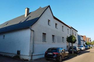 Haus kaufen in 76689 Karlsdorf-Neuthard, Karlsdorf-Neuthard - EFH mit Garten & Hof: Sanierungsprojekt mit Ausbaupotential