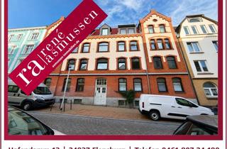 Wohnung kaufen in 24939 Neustadt, ASMUSSEN IMMOBILIEN - Altbauwohnung mit Terrassenzugang