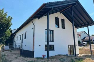Wohnung mieten in Axöder Ring 53, 84307 Eggenfelden, Moderne 2-Zimmer Dachgeschosswohnung mit Balkon