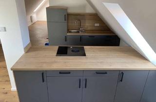 Wohnung mieten in Gartenweg, 93073 Neutraubling, Modern renovierte Dachgeschosswohnung mit Klimaanlage, Garage und Kellerabteil
