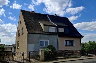 Doppelhaushälfte kaufen in 01609 Gröditz, Doppelhaushälfte mit solider Bausubstanz und Sanierungsbedarf