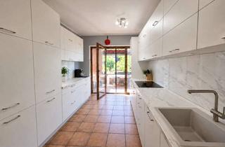 Villa kaufen in 47877 Willich, Stilvolle Stadtvilla mit 2 Wohneinheiten, großem Garten, Doppelgarage, 3 Bäder und vieles mehr!