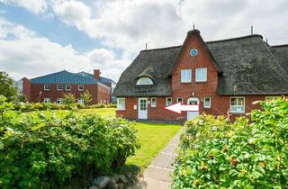 Haus kaufen in 25845 Nordstrand, Reetdach, Friesenwall, gleich neben der Nordsee: gepflegtes Reihenendhaus auf Nordstrand.