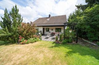 Haus kaufen in 90513 Zirndorf, Freistehendes Haus für die große Familie, 169 m² Wohnfl., 834 m² Grund, Traumgarten, Zirndorf-Lind