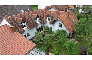 Einfamilienhaus kaufen in 69168 Wiesloch, Wiesloch - Großzügiges Einfamilienhaus mit 2 kleineren Einliegerwohnungen u. traumhaftem Garten