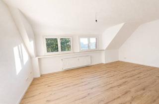 Wohnung mieten in Hinter Dem Anger 5a, 42855 Remscheid, Umfassend sanierte 4-Zimmer-DG-Wohnung mit schönem Blick ins Grüne – Erstbezug nach Sanierung