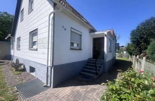 Haus kaufen in 32130 Enger, Charmantes Ein- oder Zweifamilienhaus in Höxter-Albaxen mit unverbaubarem Ausblick