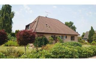 Haus kaufen in 26316 Varel, Schöner Walmdachbungalow mit viel Potential in ruhiger Lage von Varel - Obenstrohe