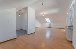 Wohnung kaufen in 85560 Ebersberg, Gepflegte 2-Zimmer-Dachgeschosswohnung mit Potenzial - KAUF GEGEN GEBOT -