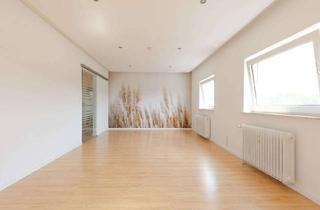 Wohnung kaufen in 65795 Hattersheim, Unter gemütlichen Schrägen wohnen - 3 Zimmer Dachgeschosswohnung in Okriftel