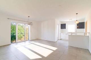 Wohnung kaufen in Sudetenstraße, 85101 Lenting, 27 m² Dachterrasse! 3-Zimmer-Wohnung aus 2014 mit EBK & Carport in Lenting