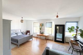Wohnung kaufen in 12557 Köpenick, Wohnen unter dem Dach – vermietete Eigentumswohnung in Berlin-Köpenick