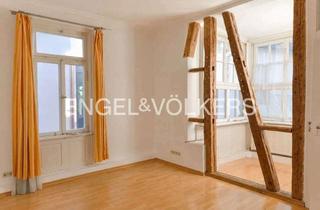 Wohnung kaufen in 72072 Tübingen, Charmante 5-Zimmer-Altbauwohnung mit Veranda, 2 Bädern und ruhiger Lage nahe der Steinlach