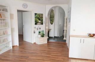 Wohnung kaufen in Rathenaustraße 18, 66877 Ramstein-Miesenbach, Zwei Wohnungen – viele Möglichkeiten: Familienwohnen mit Garten, Sauna und Garage