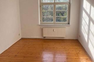 Wohnung mieten in Huttenstraße 68, 06110 Damaschkestraße, 2-Zimmerwohnung im Altbau mit separater Küche & Wanne