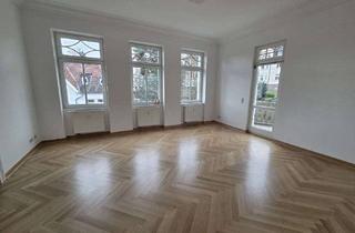 Wohnung mieten in 99817 Eisenach, Grandiose Südstadtlage! Stilvolle Altbauwohnung mit Einbauküche und zwei Balkonen
