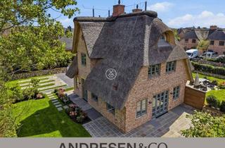 Haus kaufen in 25996 Wenningstedt-Braderup, Moderner Friesenstil mit uneinsehbarem Garten - Neubau-Reethaushälfte in Wenningstedt