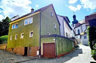 Haus kaufen in 91284 Neuhaus, Traditionelles Zweifamilienhaus in ruhiger Wohnlage von Neuhaus an der Pegnitz