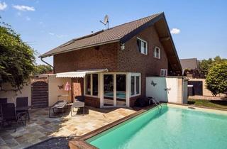 Einfamilienhaus kaufen in 52531 Übach-Palenberg, Pool, Kamin und Garten: freistehendes Einfamilienhaus in Übach-Palenberg
