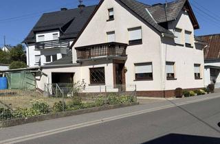 Haus kaufen in 56729 Langenfeld, Gepflegtes Einfamilienwohnhaus mit Anbau (Hobbyraum und PKW-Garage) in Langenfeld