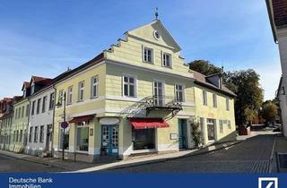 Haus kaufen in 17153 Stavenhagen, Eine lukrative, stadtbildprägende, denkmalgeschützte Kapitalanlage am Markt der Stadt!