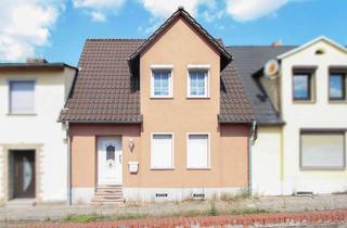 Haus kaufen in 06406 Bernburg, Kleines Wohnhaus mit Garten und Ausbauoptionen