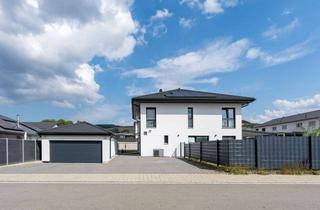 Haus kaufen in 79793 Wutöschingen, Exklusives Anwesen mit Pool & großzügigem Garten – neuwertiger Wohntraum aus 2021