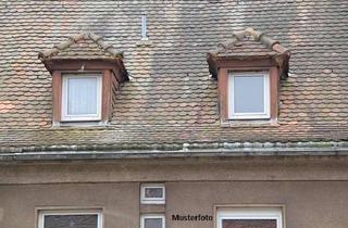 Anlageobjekt in Mussinanstr., 94327 Bogen, Hier kann Neues entstehen! 2-Familienhaus mit Garage - provisionsfrei