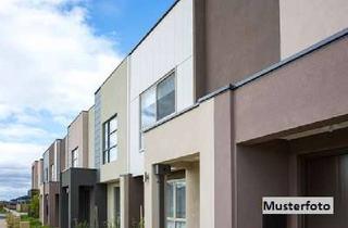 Anlageobjekt in Im Oberland, 36287 Breitenbach, 2-Familien-/Mehrgenerationenhaus nebst Garagen, Werkstatt und Garten