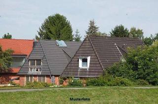 Anlageobjekt in Hangweg, 92245 Kümmersbruck, 2-Familienhaus mit vielseitiger Nebenbebauung - provisionsfrei