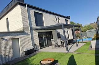 Wohnung kaufen in 47495 Rheinberg, Hochwertige Erdgeschosswohnung mit Garten, Swimmingpool, überdachter Terrasse und großer Garage