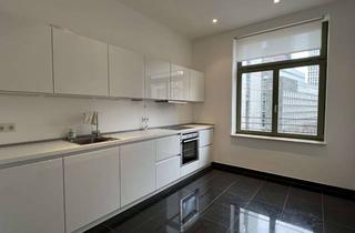 Wohnung mieten in Kaiserstraße 48, 60329 Bahnhofsviertel, Modern sanierte 2 Zimmerwohnung mit Balkon im denkmalgeschützten Altbau!