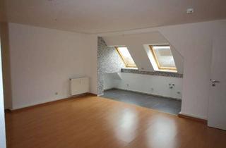 Wohnung mieten in Huttenstr. 65, 06110 Damaschkestraße, Schöne Dachgeschosswohnung mit Tageslichtbad im sanierten Altbau