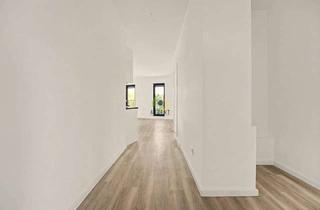 Wohnung mieten in 12279 Marienfelde, Erstbezug - Stilvolle 2-Zimmer-Neubauwohnung mit Balkon, EBK & Möblierung - Direkt am S-Bahnhof