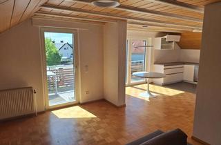 Lofts mieten in Grafenbergerstraße 22, 72658 Bempflingen, Großzügige 2-Zimmer-Dachgeschosswohnung mit Loft-Charakter: Lichtdurchflutet & modernisiert