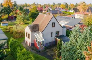 Einfamilienhaus kaufen in 15366 Neuenhagen, Keller, Garage, Schuppen, großer Garten u.v.m.: Sanierungsbedürftiges Einfamilienhaus in Neuenhagen
