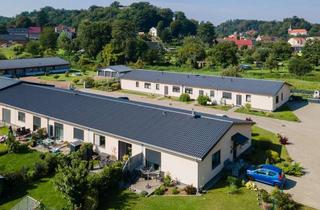 Haus kaufen in 16259 Falkenberg, Acht Wohneinheiten, Garagen, Garten u.v.m. in Falkenberg: Moderne und werthaltige Kapitalanlage!