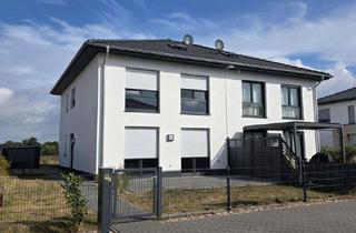 Haus mieten in Rehberge 27, 39175 Biederitz, Ab sofort! Neuwertige Doppelhaushälfte mit Garten, Wärmepumpe und zwei Stellplätzen in Biederitz