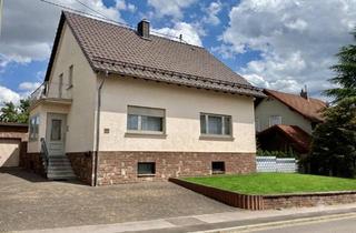 Einfamilienhaus kaufen in 66773 Schwalbach, Schwalbach - Freistehendes Einfamilienhaus mit großem Garten,Garage&neuem Dach