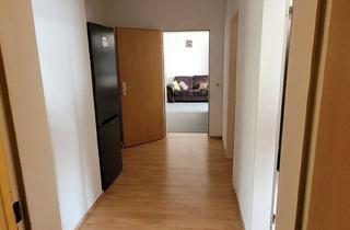 Wohnung kaufen in 46562 Voerde, Helle und gut geschnittene 4-Zimmer-Eigentumswohnung mit Balkon in zentraler Lage von Voerde