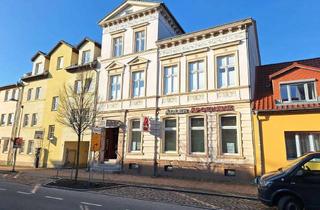 Wohnung mieten in 17489 Fleischervorstadt, Erstbezug nach Sanierung: 2-Zimmer-Wohnung mit Stuck am Zentrumsrand